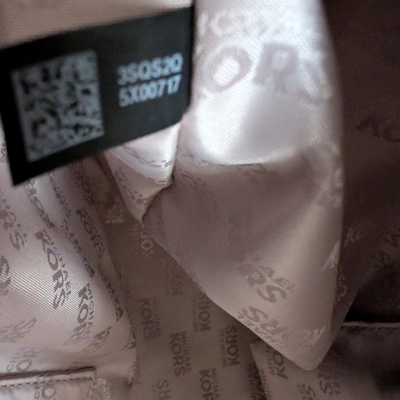 NWT Michael Kors Emry Large Tote Bag in Beige and Gold. - Picture 7 of 12